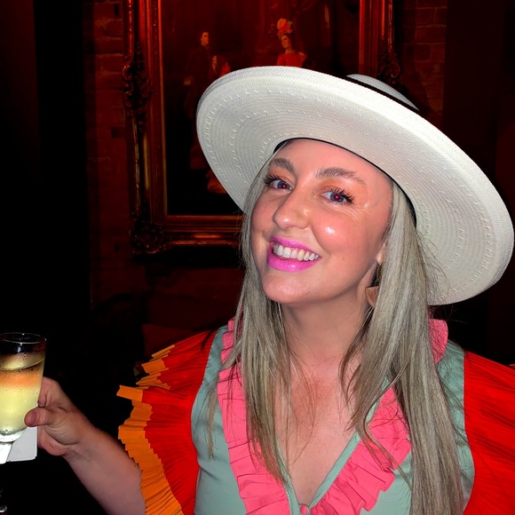 Meet your Posher, Colleen - Picture 1 of 1